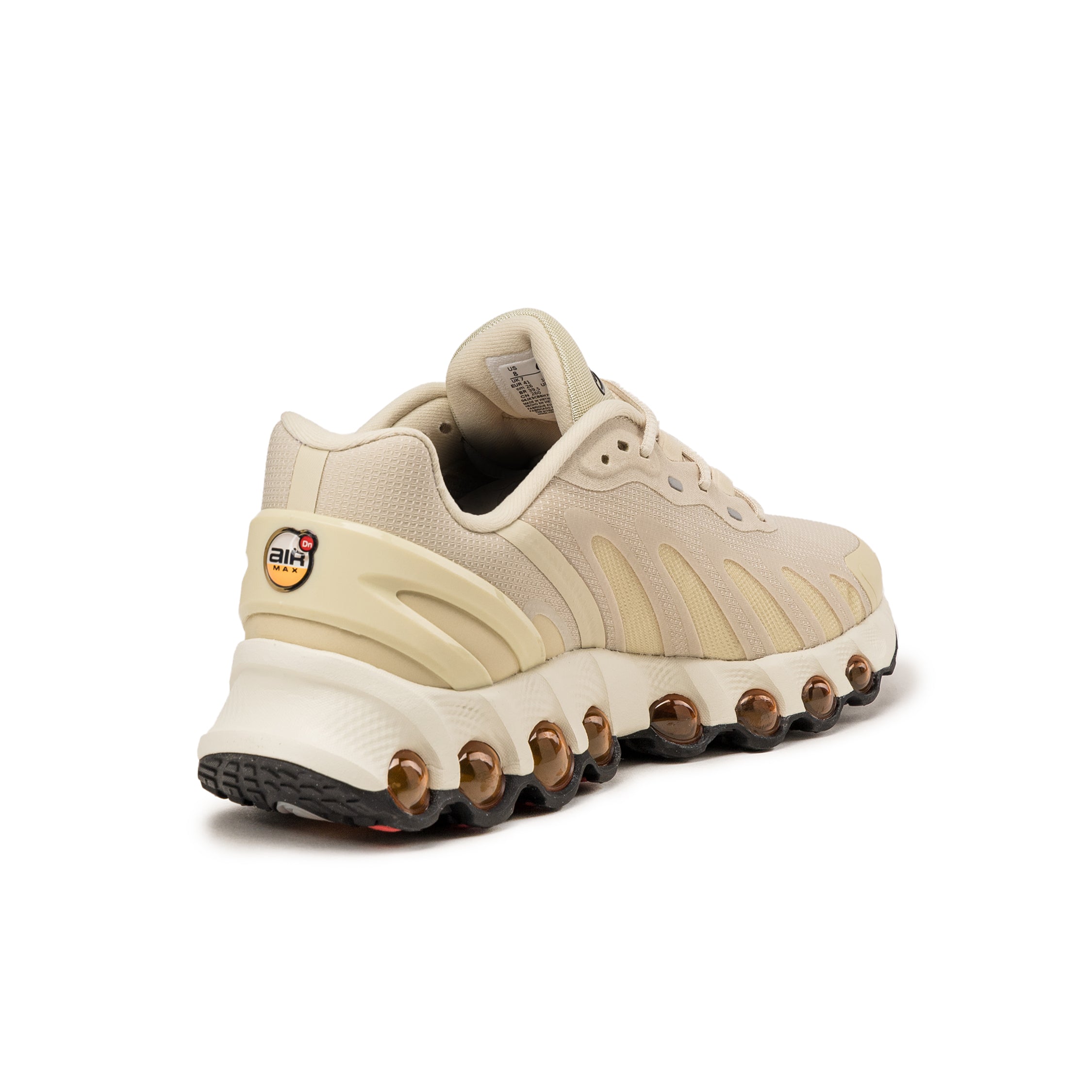 (Buy 1 pair and get 2 pairs free, get 3 pairs of shoes for the price of 1 pair)Nike Air Max DN8