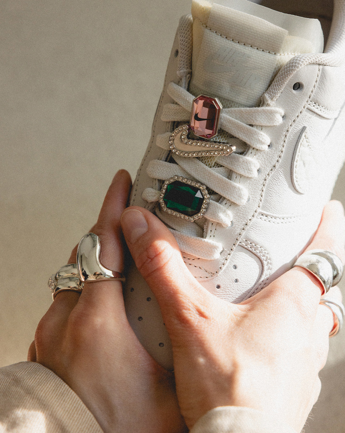(Buy 1 pair and get 2 pairs free, get 3 pairs of shoes for the price of 1 pair)Nike Wmns Air Force 1 Low Premium