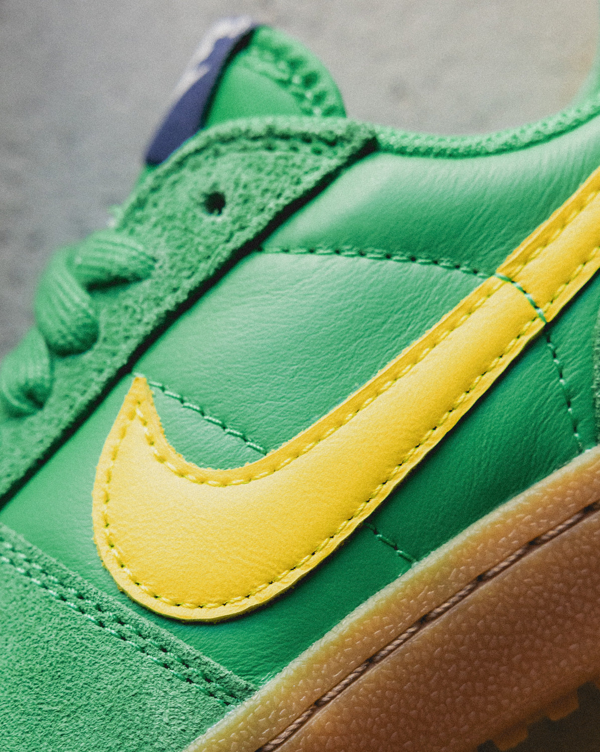 (Buy 1 pair and get 2 pairs free, get 3 pairs of shoes for the price of 1 pair)Nike Wmns Field General