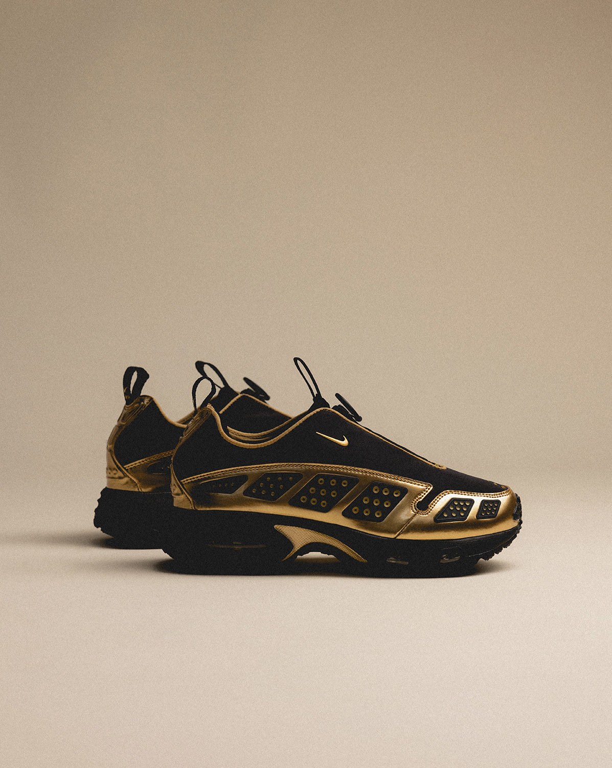 (Buy 1 pair and get 2 pairs free, get 3 pairs of shoes for the price of 1 pair)Nike Wmns Air Max SNDR SE