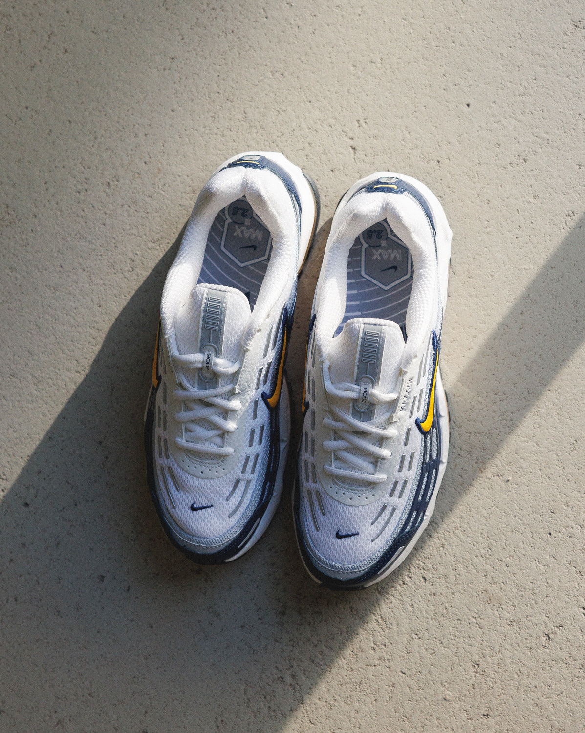 (Buy 1 pair and get 2 pairs free, get 3 pairs of shoes for the price of 1 pair)Nike Air Max TL 2.5
