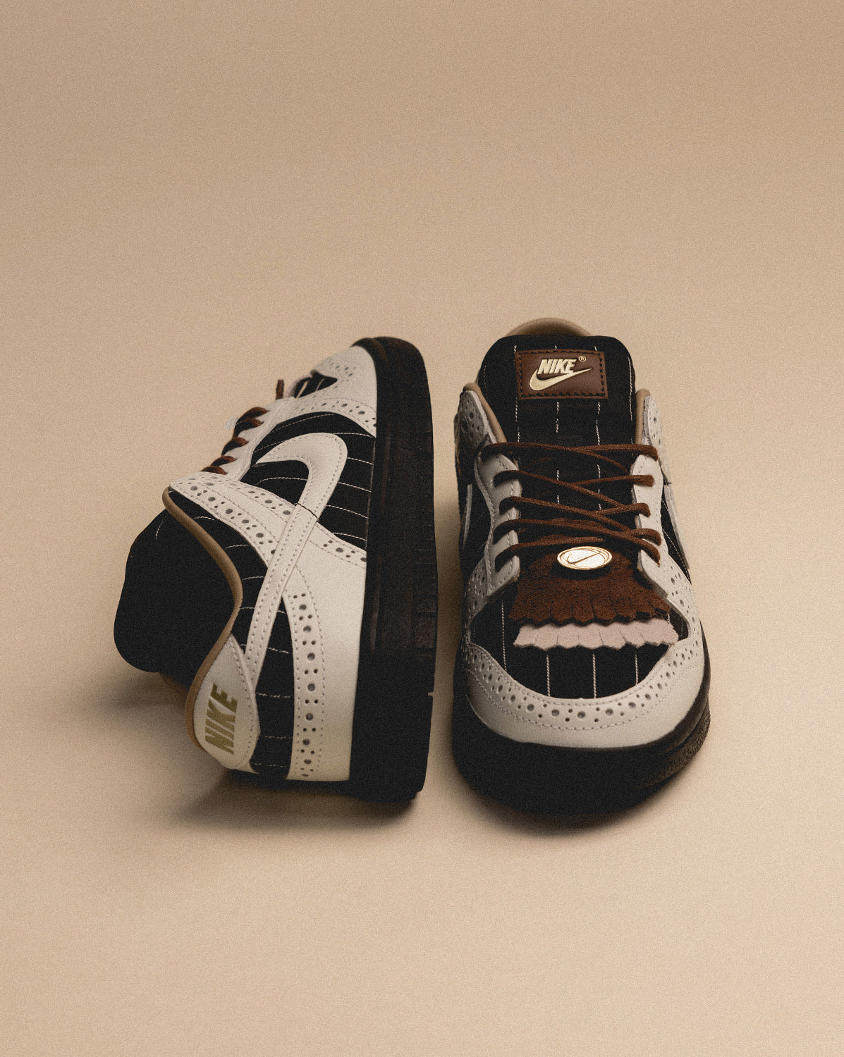 (Buy 1 pair and get 2 pairs free, get 3 pairs of shoes for the price of 1 pair)Nike Wmns Dunk Low LX *Brogue Pintripe*