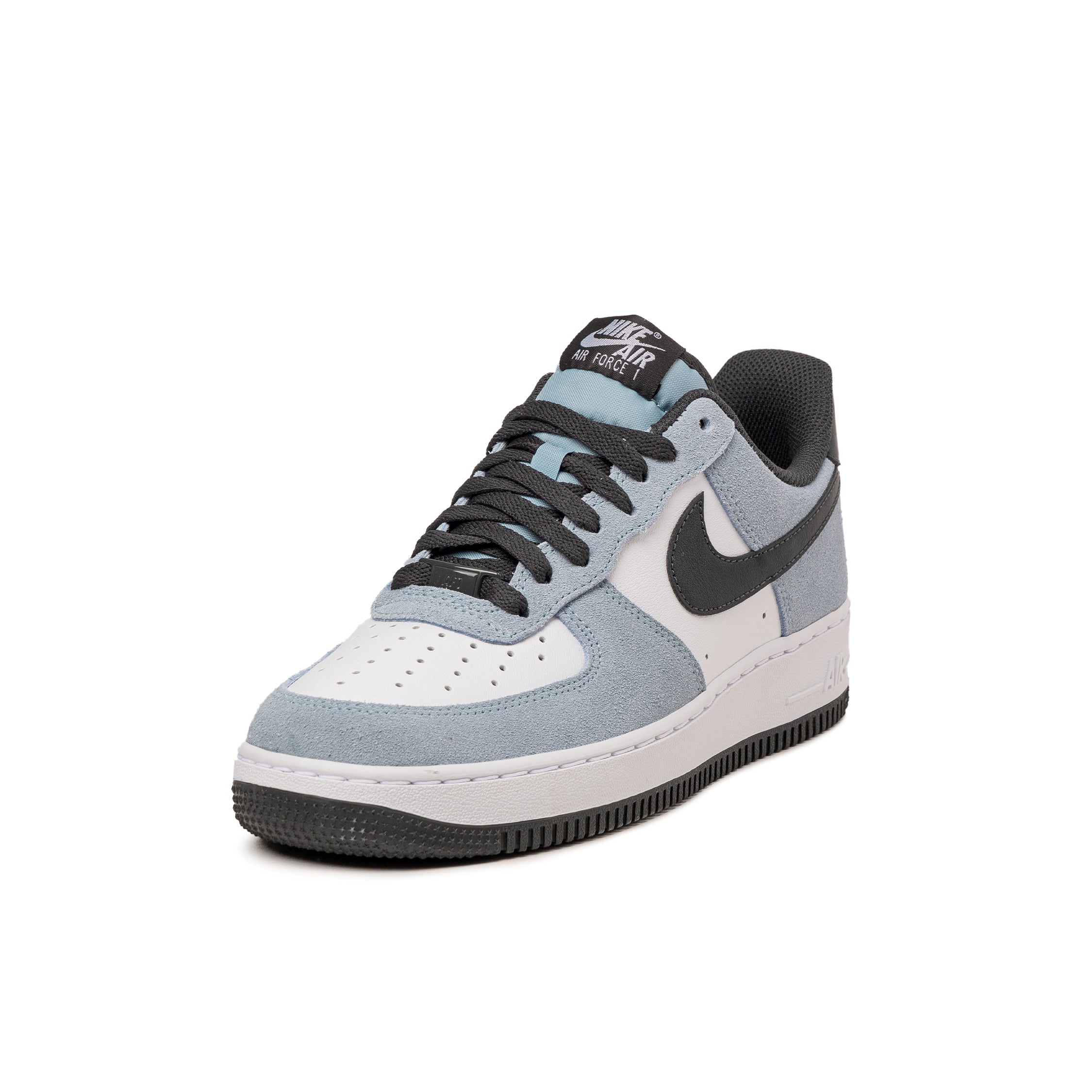 (Buy 1 pair and get 2 pairs free, get 3 pairs of shoes for the price of 1 pair)Nike Air Force 1 '07 LV8