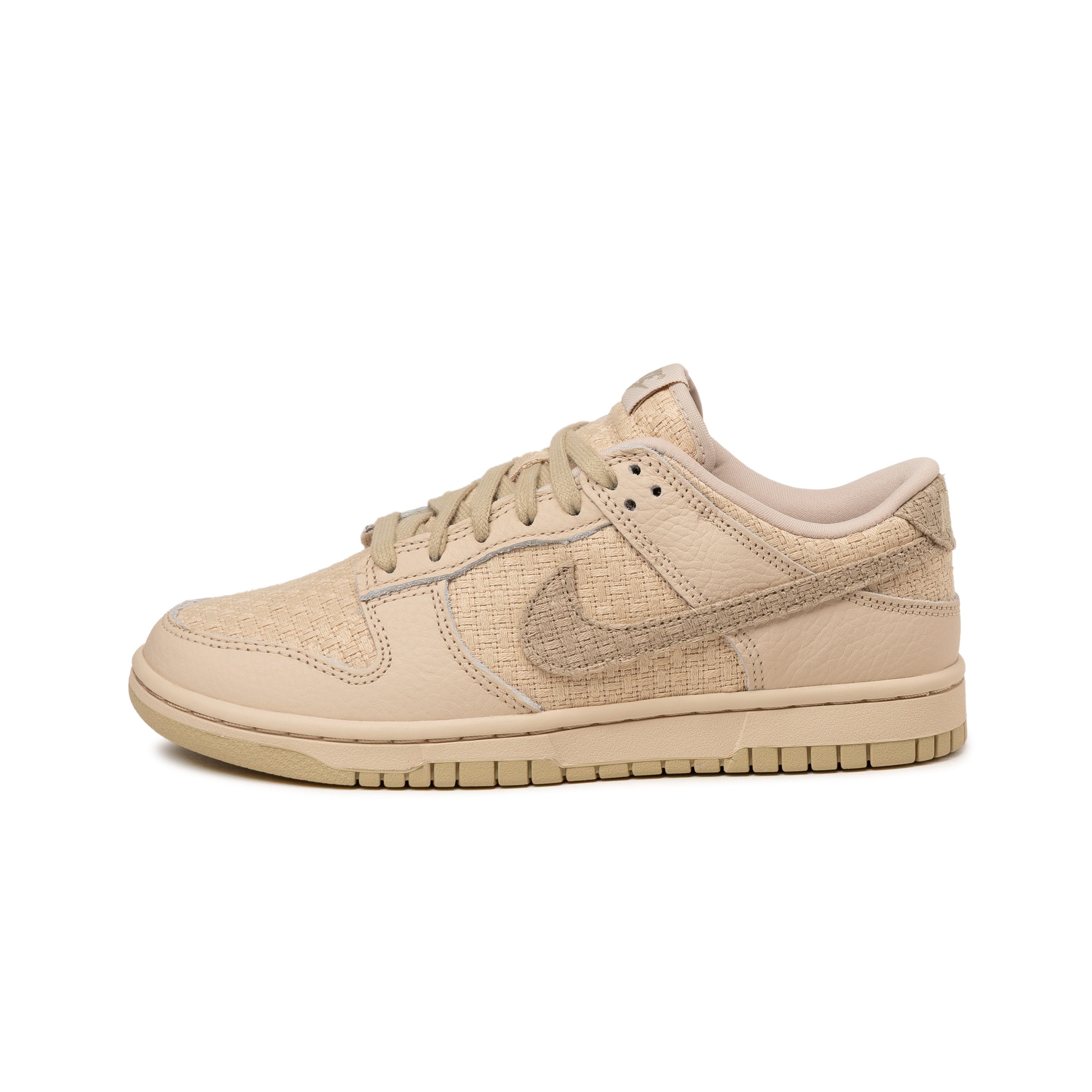 (Buy 1 pair and get 2 pairs free, get 3 pairs of shoes for the price of 1 pair)Nike Wmns Dunk Low