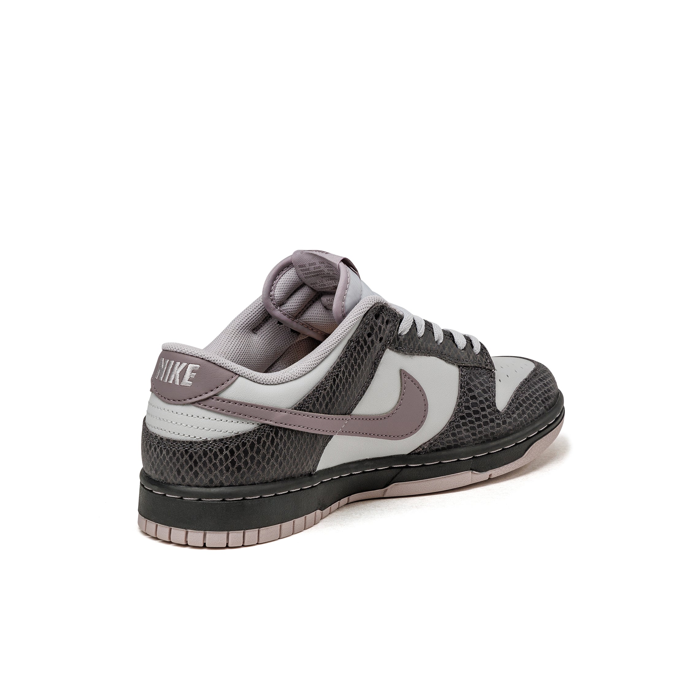 (Buy 1 pair and get 2 pairs free, get 3 pairs of shoes for the price of 1 pair)Nike Dunk Low Retro SE