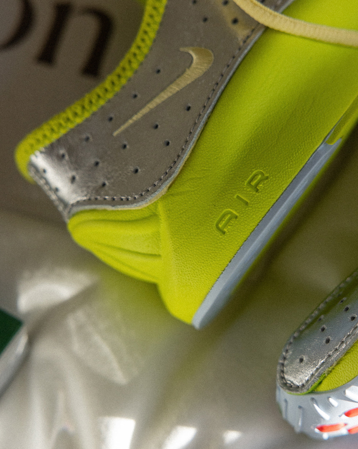 (Buy 1 pair and get 2 pairs free, get 3 pairs of shoes for the price of 1 pair)Nike Wmns Air Superfly
