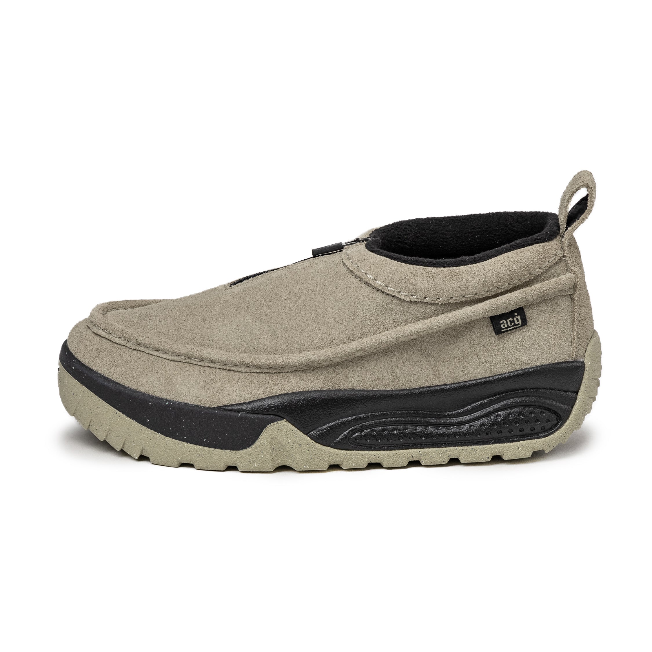 (Buy 1 pair and get 2 pairs free, get 3 pairs of shoes for the price of 1 pair)Nike ACG Izy