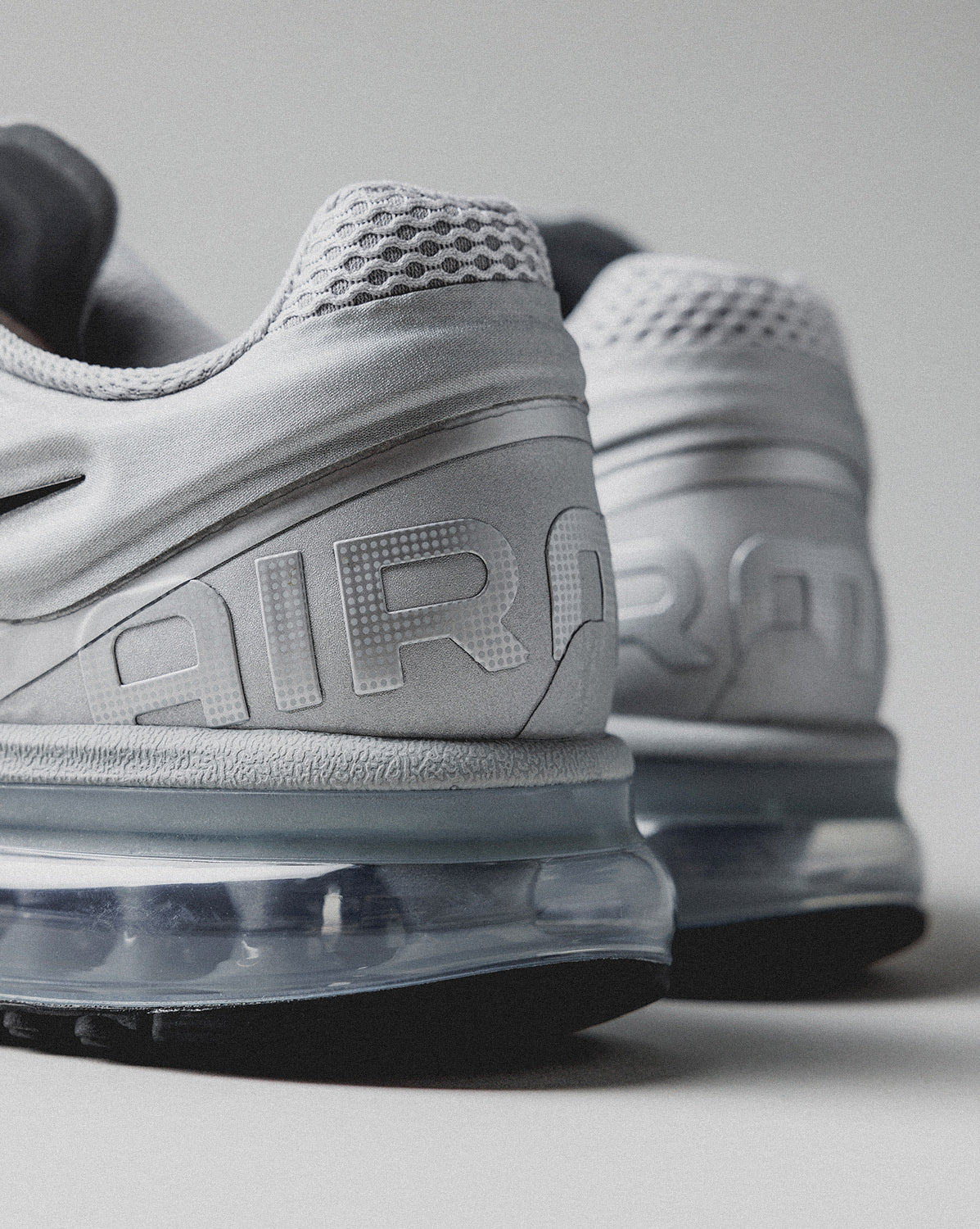 (Buy 1 pair and get 2 pairs free, get 3 pairs of shoes for the price of 1 pair)Nike Air Max 2013