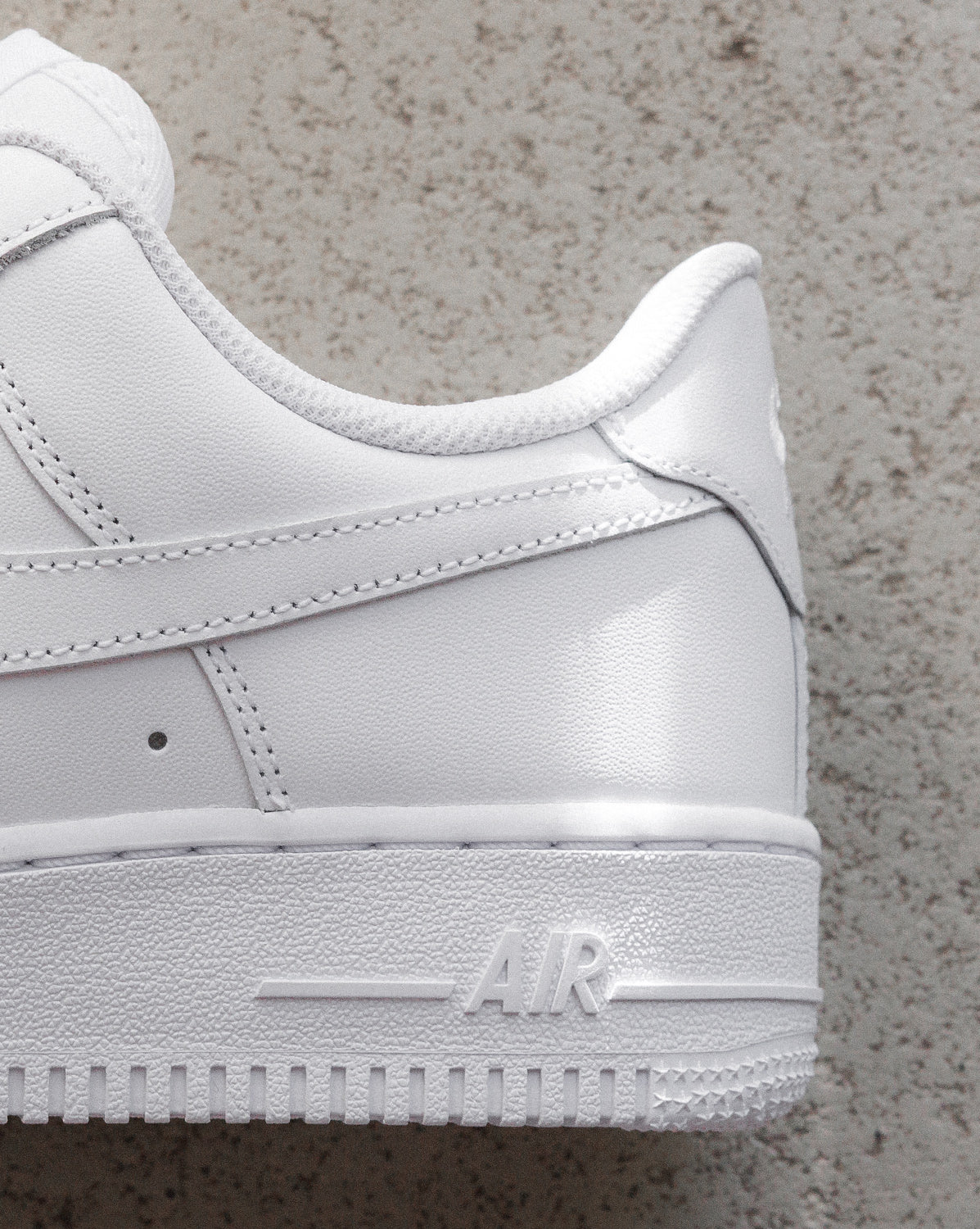 (Buy 1 pair and get 2 pairs free, get 3 pairs of shoes for the price of 1 pair)Nike Air Force 1 '07