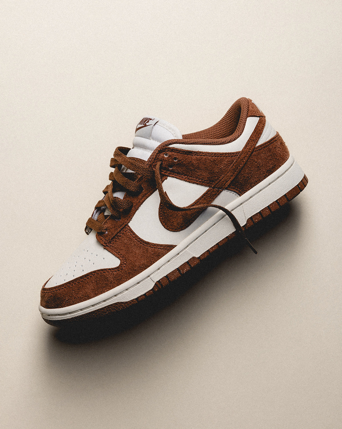 (Buy 1 pair and get 2 pairs free, get 3 pairs of shoes for the price of 1 pair)Nike Wmns Dunk Low Premium
