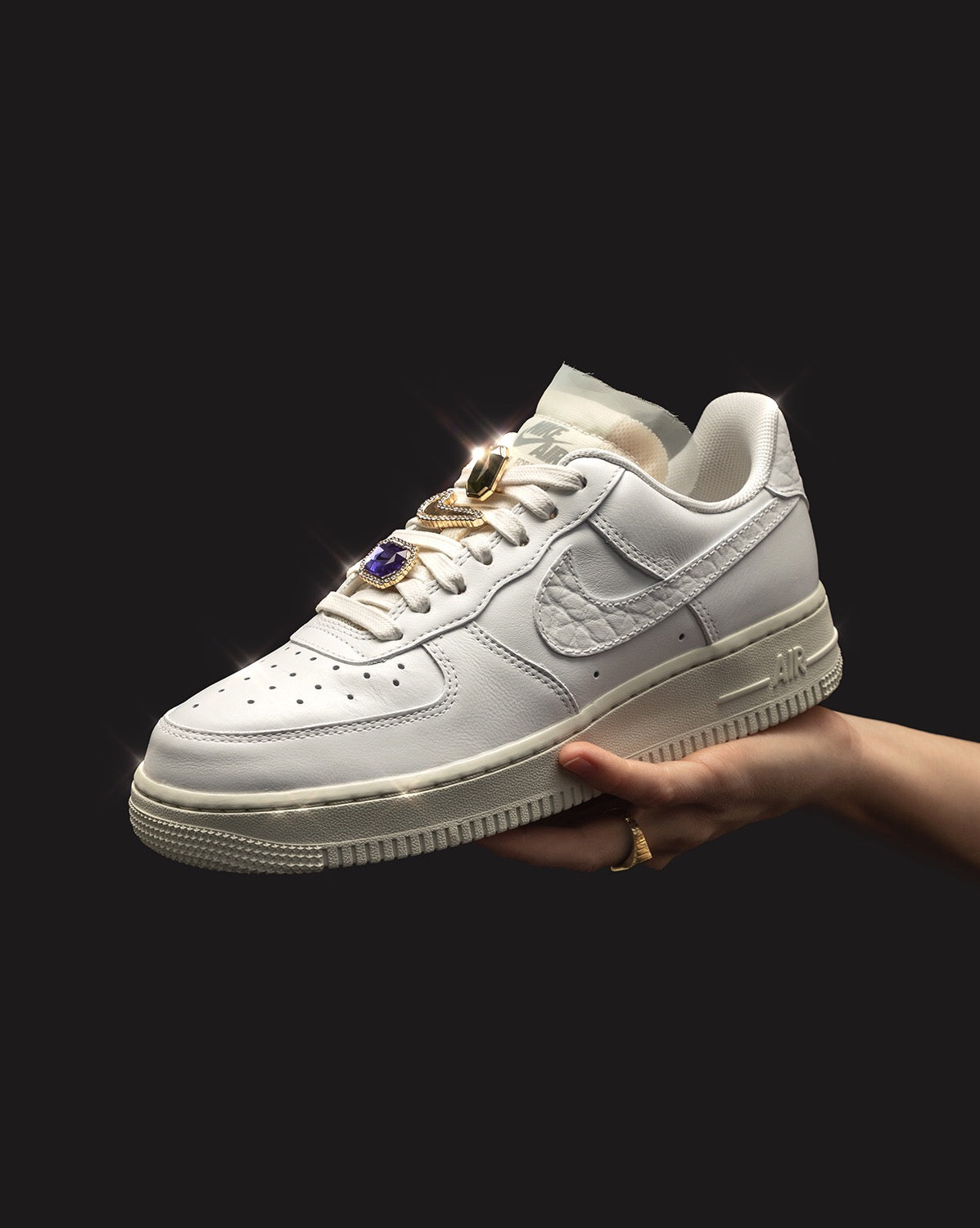 (Buy 1 pair and get 2 pairs free, get 3 pairs of shoes for the price of 1 pair)Nike Wmns Air Force 1 Low PRM