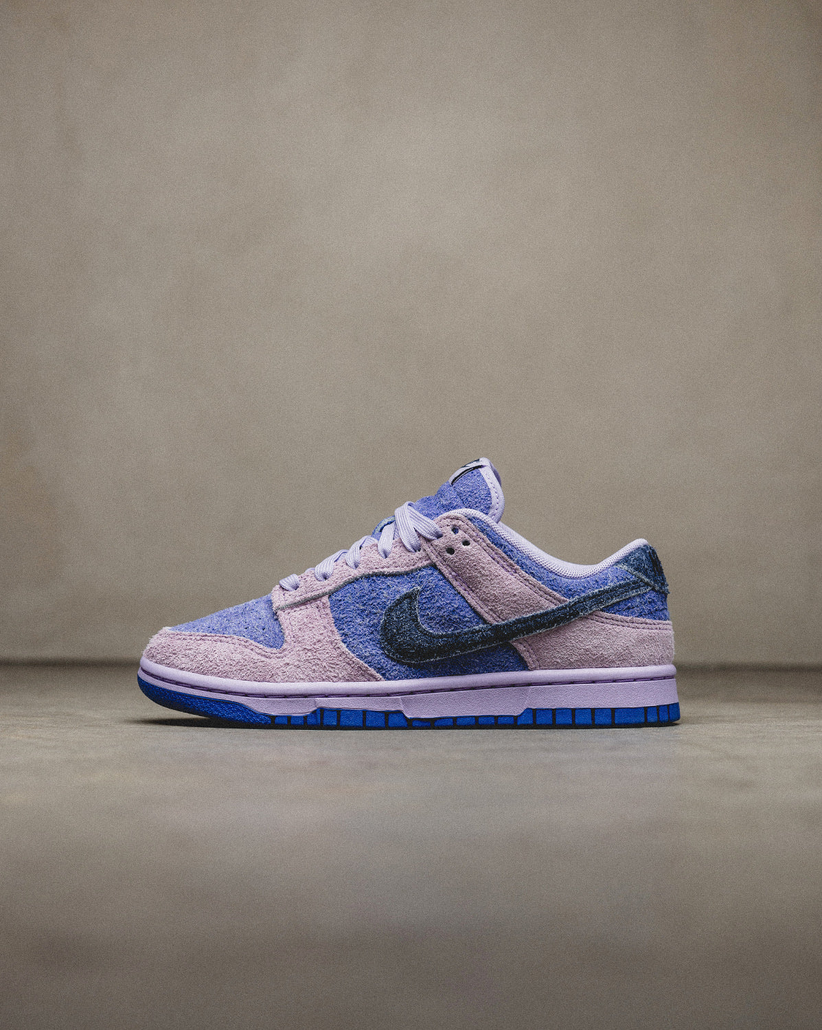 (Buy 1 pair and get 2 pairs free, get 3 pairs of shoes for the price of 1 pair)Nike Wmns Dunk Low SE *Hydrangeas*