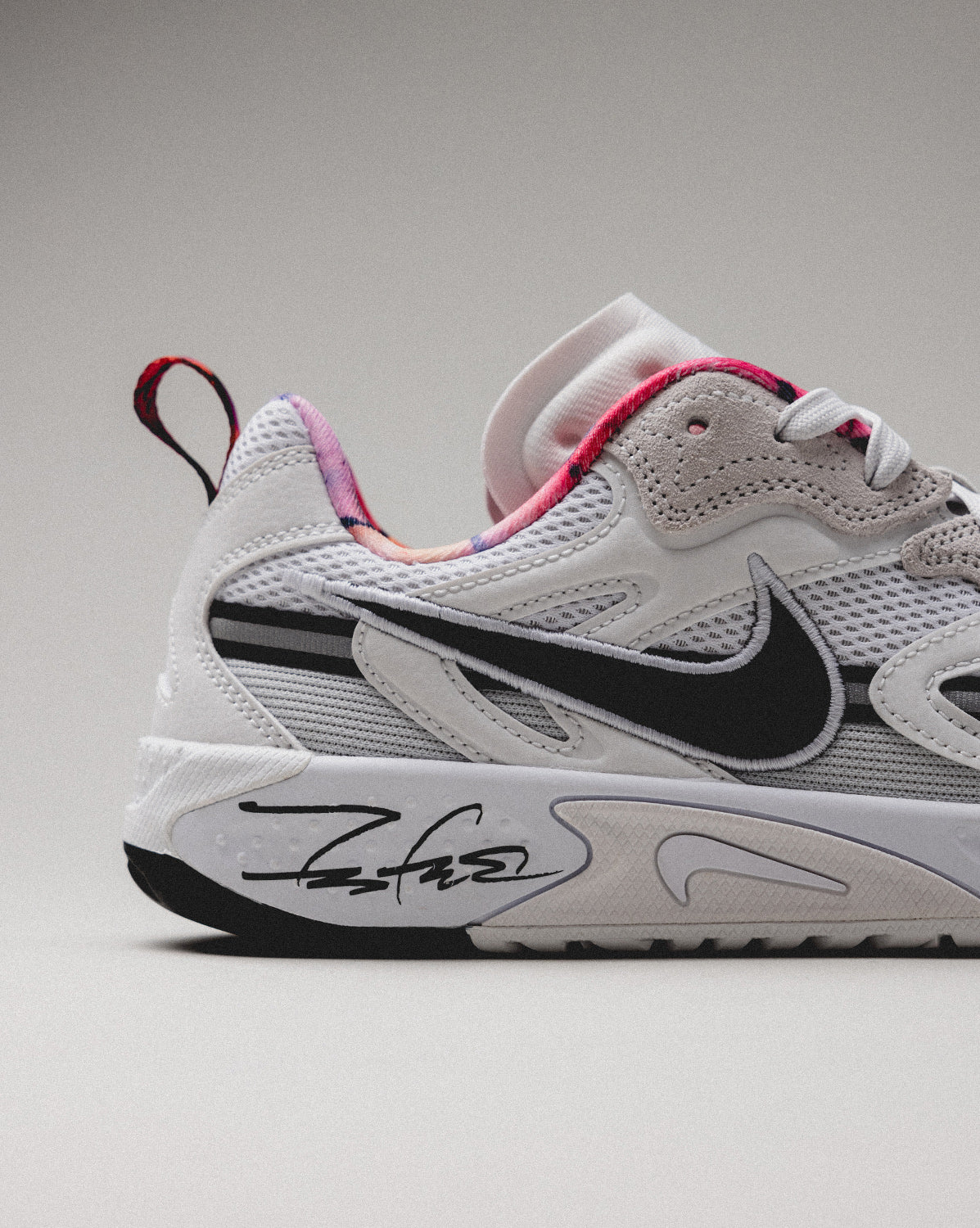 (Buy 1 pair and get 2 pairs free, get 3 pairs of shoes for the price of 1 pair)Nike x Futura Wmns Jam Train