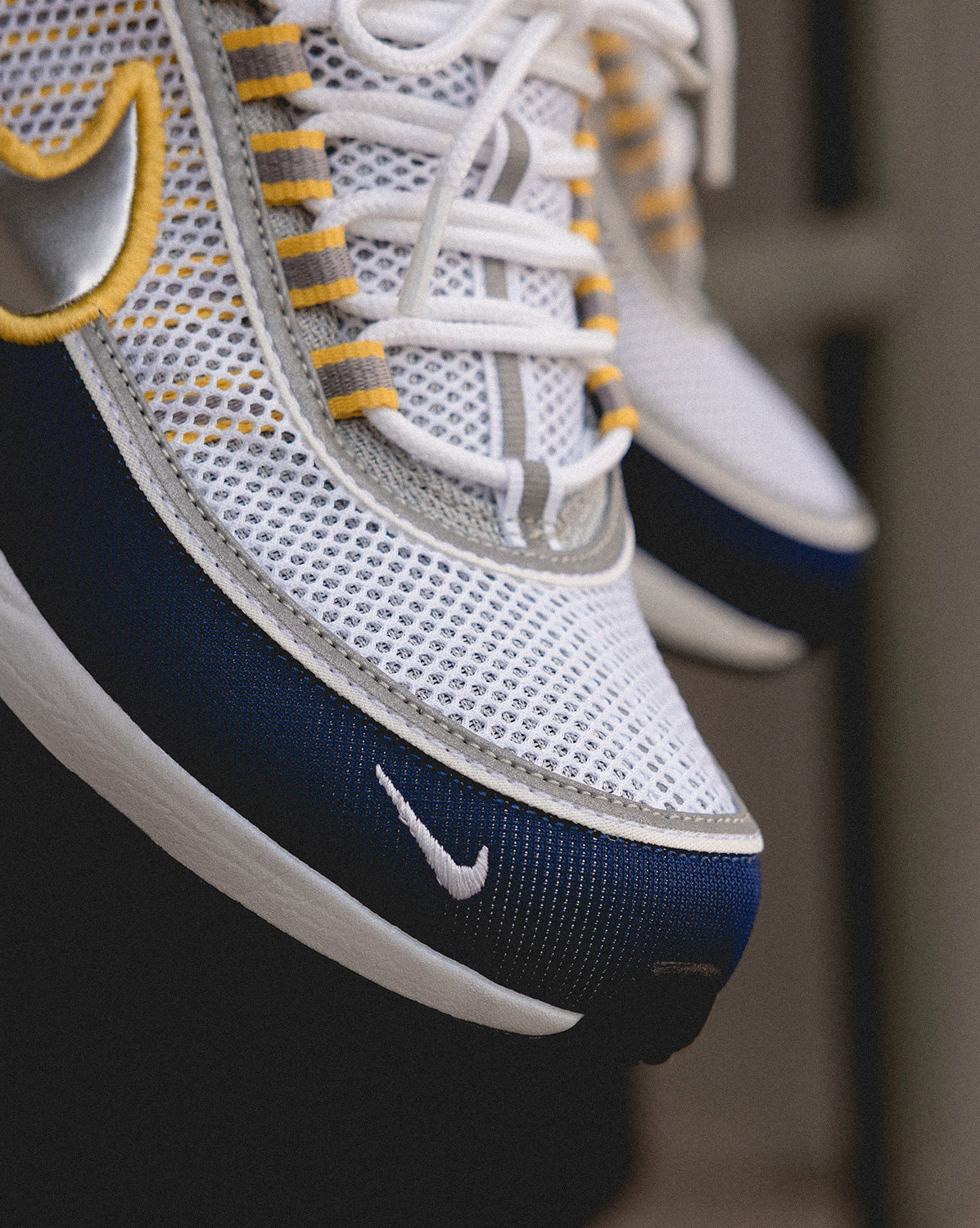 (Buy 1 pair and get 2 pairs free, get 3 pairs of shoes for the price of 1 pair)Nike Air Zoom Spiridon SP