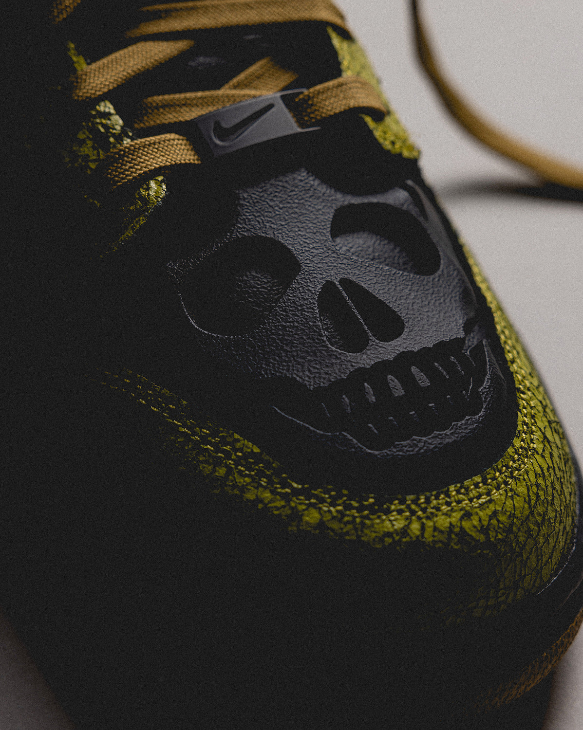 (Buy 1 pair and get 2 pairs free, get 3 pairs of shoes for the price of 1 pair)Nike Dunk Low Retro *Halloween*