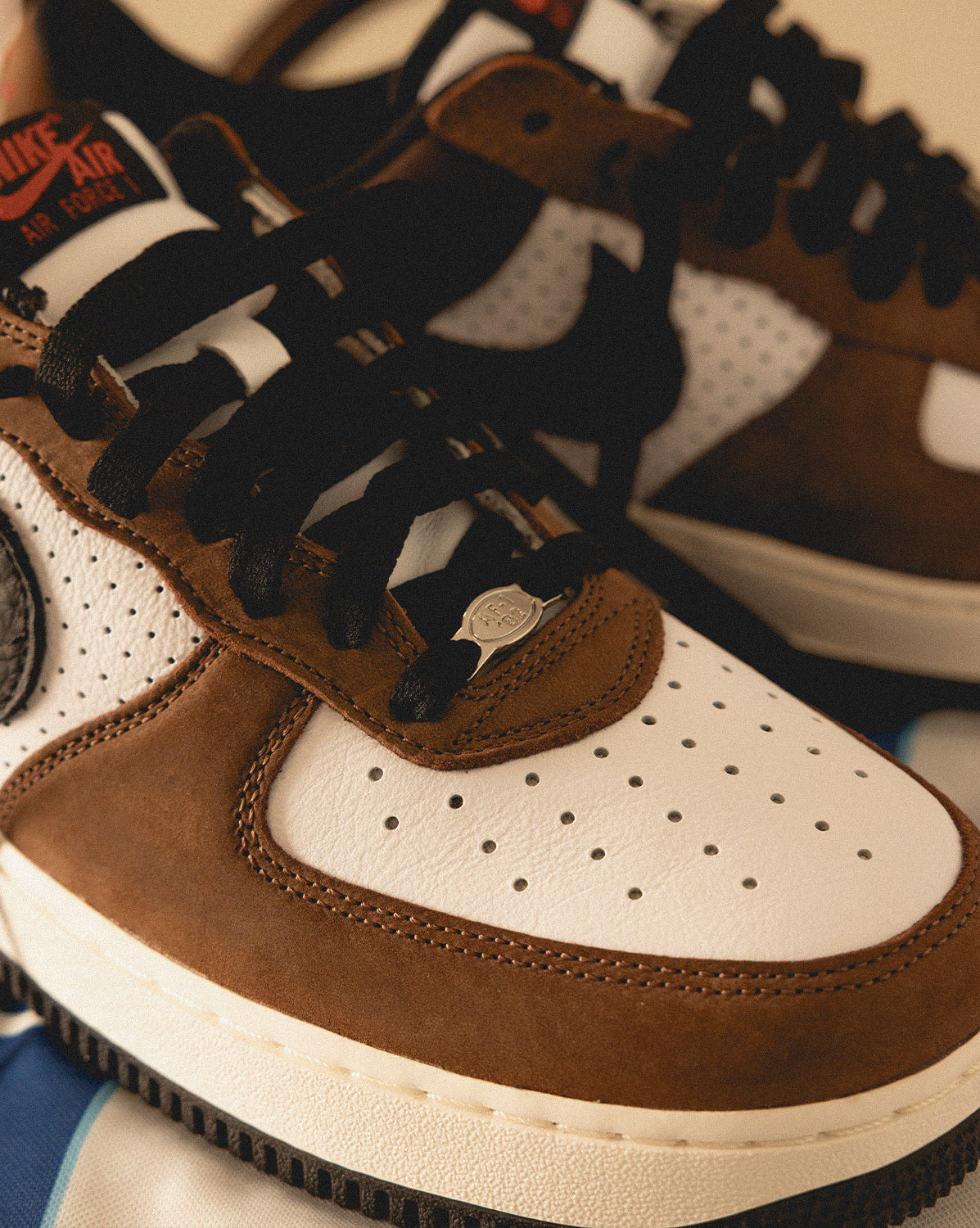 (Buy 1 pair and get 2 pairs free, get 3 pairs of shoes for the price of 1 pair)Nike Air Force 1 Low Retro