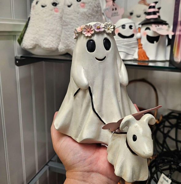 👻Ghost Walking Dog Statue