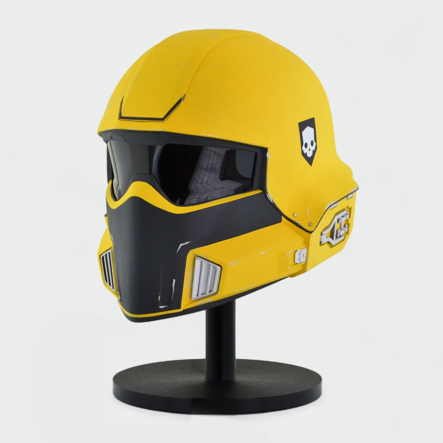 Helldivers 2 TR-40 Gold Eagle Helmet