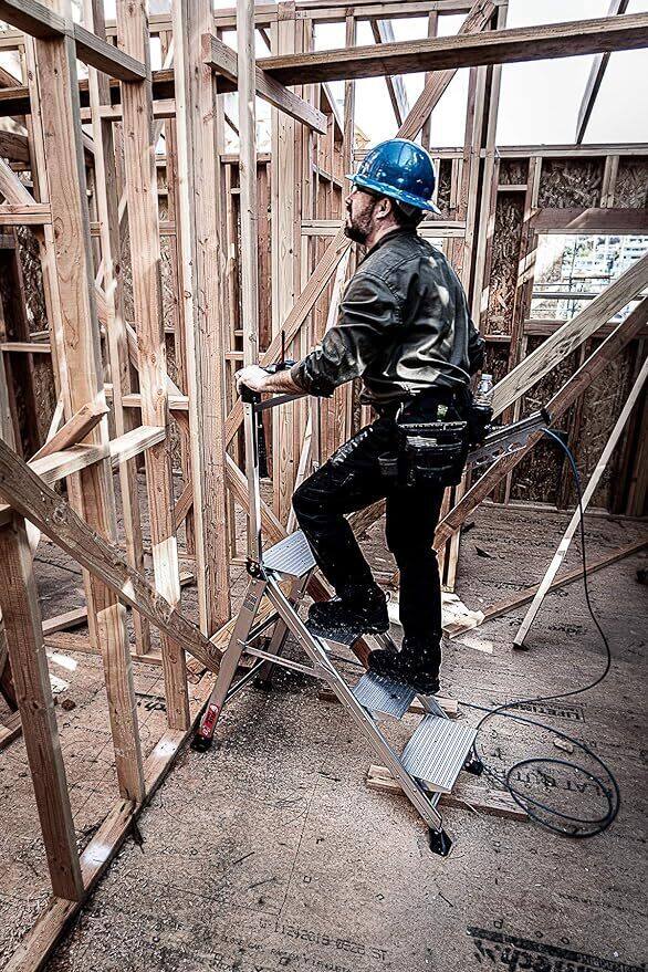Portable folding ladder