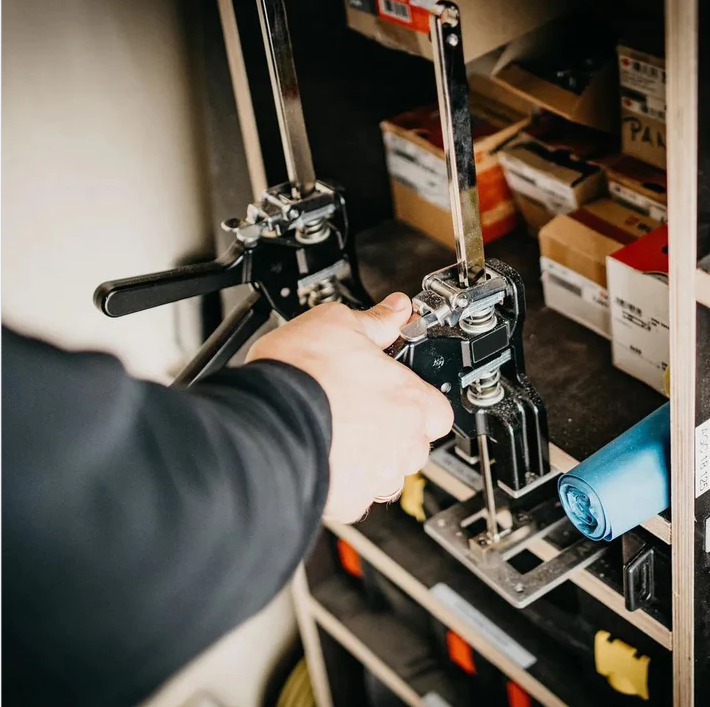 💥LABOR SAVING ARM - HAND LIFTING JACK TOOL(2 Pcs)🎉