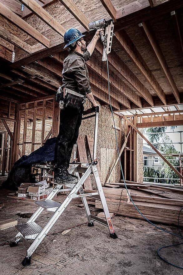 Portable folding ladder