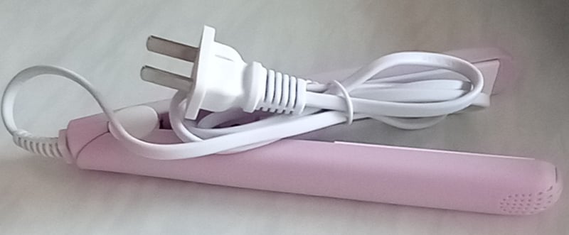 🔥Ceramic Mini Hair Curler（US adapter, not suitable for UK sockets）