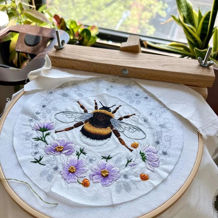 🐝Bumble Bee & Wildflower Wreath Thread Embroiderye kit